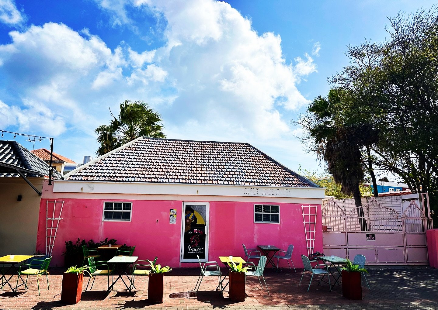 The Pink Unicorn exterior in Nieuwestraat, Willemstad